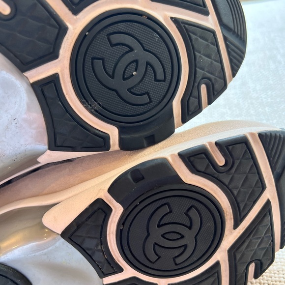 Authentic Chanel sneakers size 36.5 - Picture 8 of 10